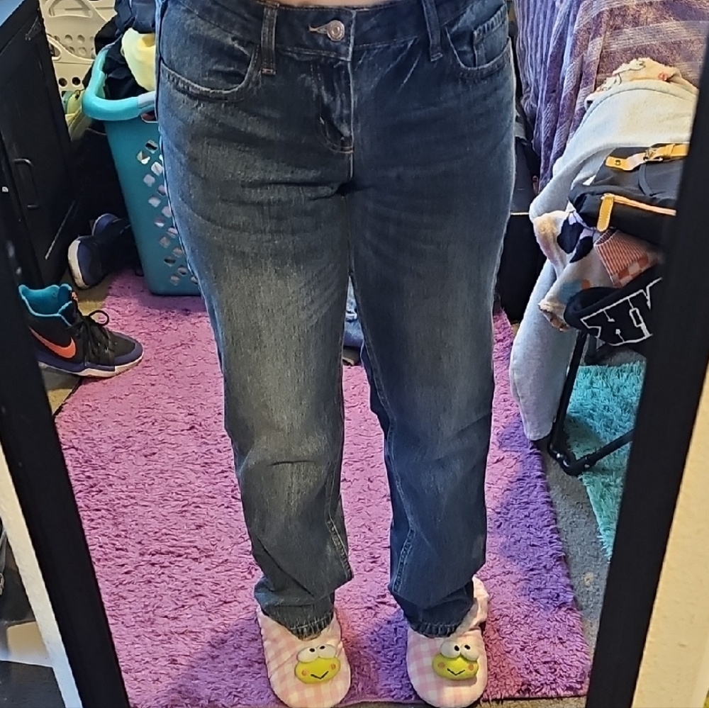 NWOT Mid-Rise Straight Jeans